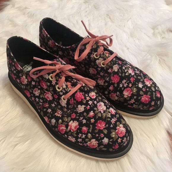 Dr. Martens Shoes - Dr. Martens floral laced shoes